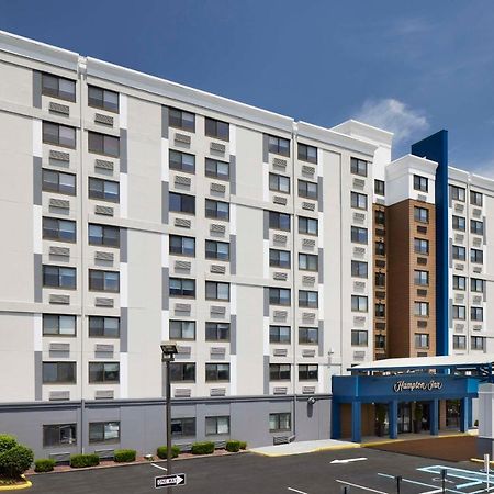 Hampton Inn Newark Airport Екстер'єр фото