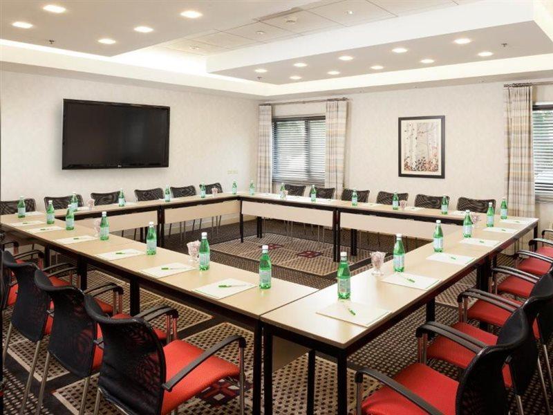 Hampton Inn Newark Airport Екстер'єр фото