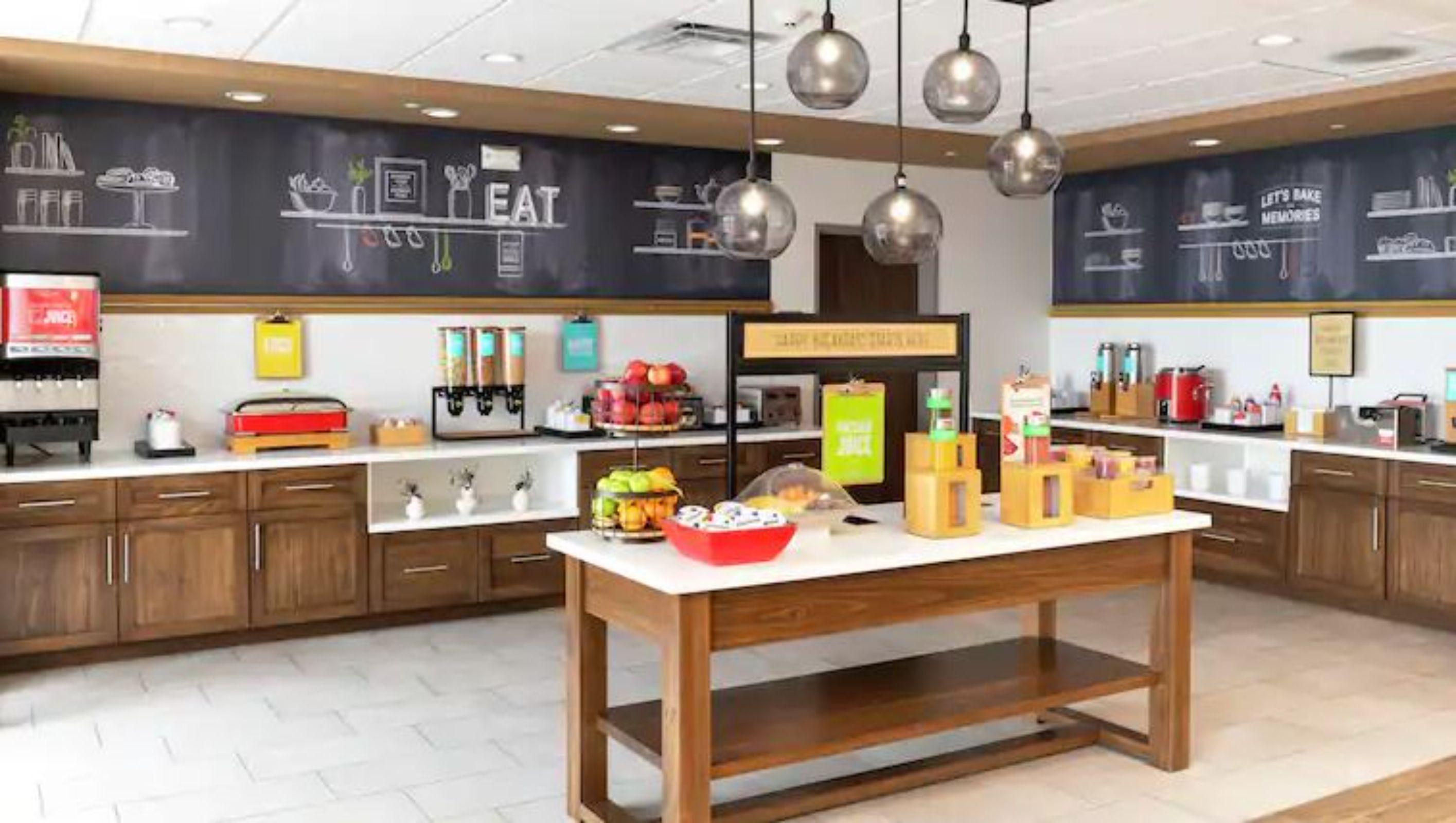 Hampton Inn Newark Airport Екстер'єр фото