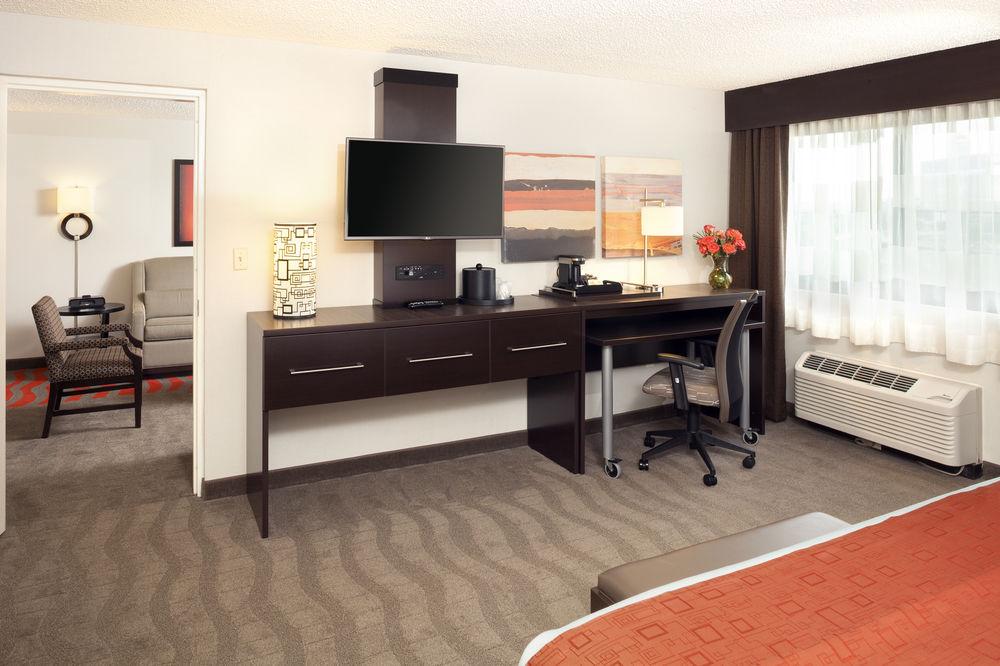 Hampton Inn Newark Airport Екстер'єр фото