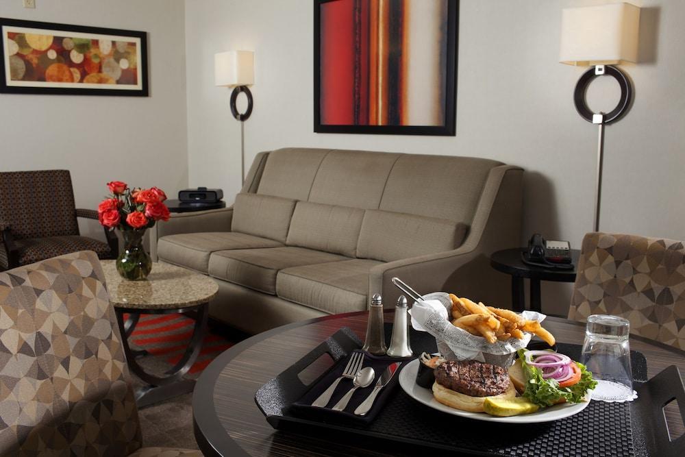 Hampton Inn Newark Airport Екстер'єр фото