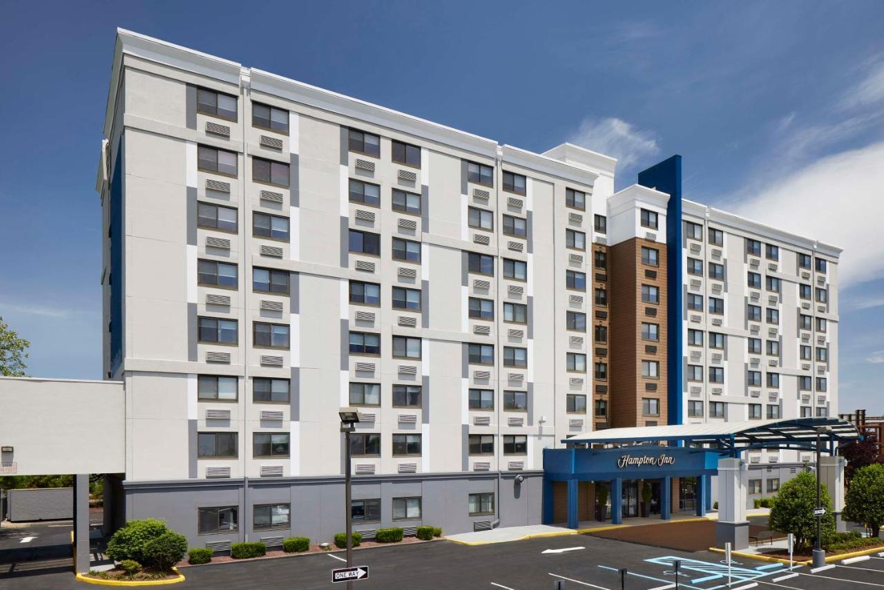 Hampton Inn Newark Airport Екстер'єр фото