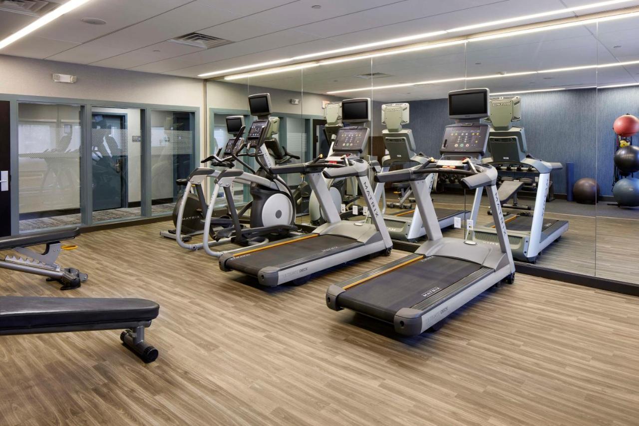 Hampton Inn Newark Airport Екстер'єр фото