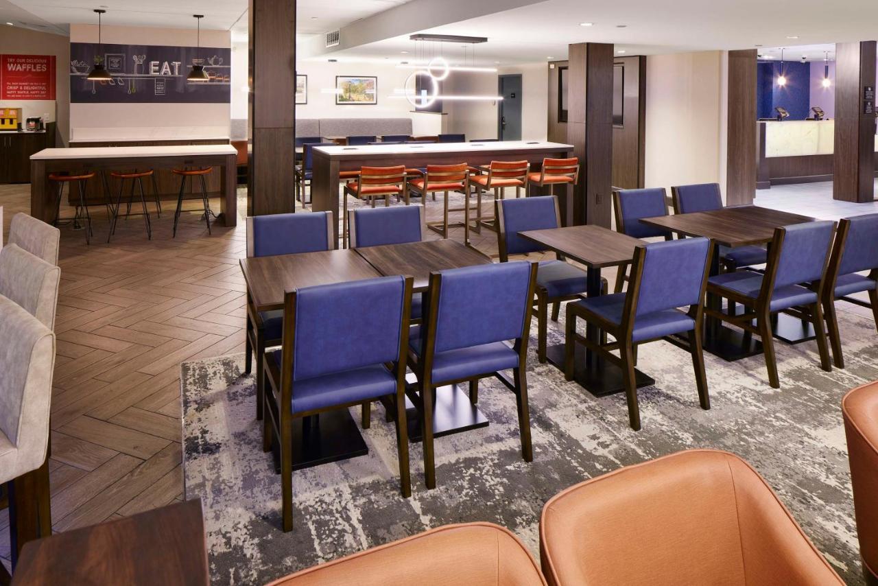 Hampton Inn Newark Airport Екстер'єр фото