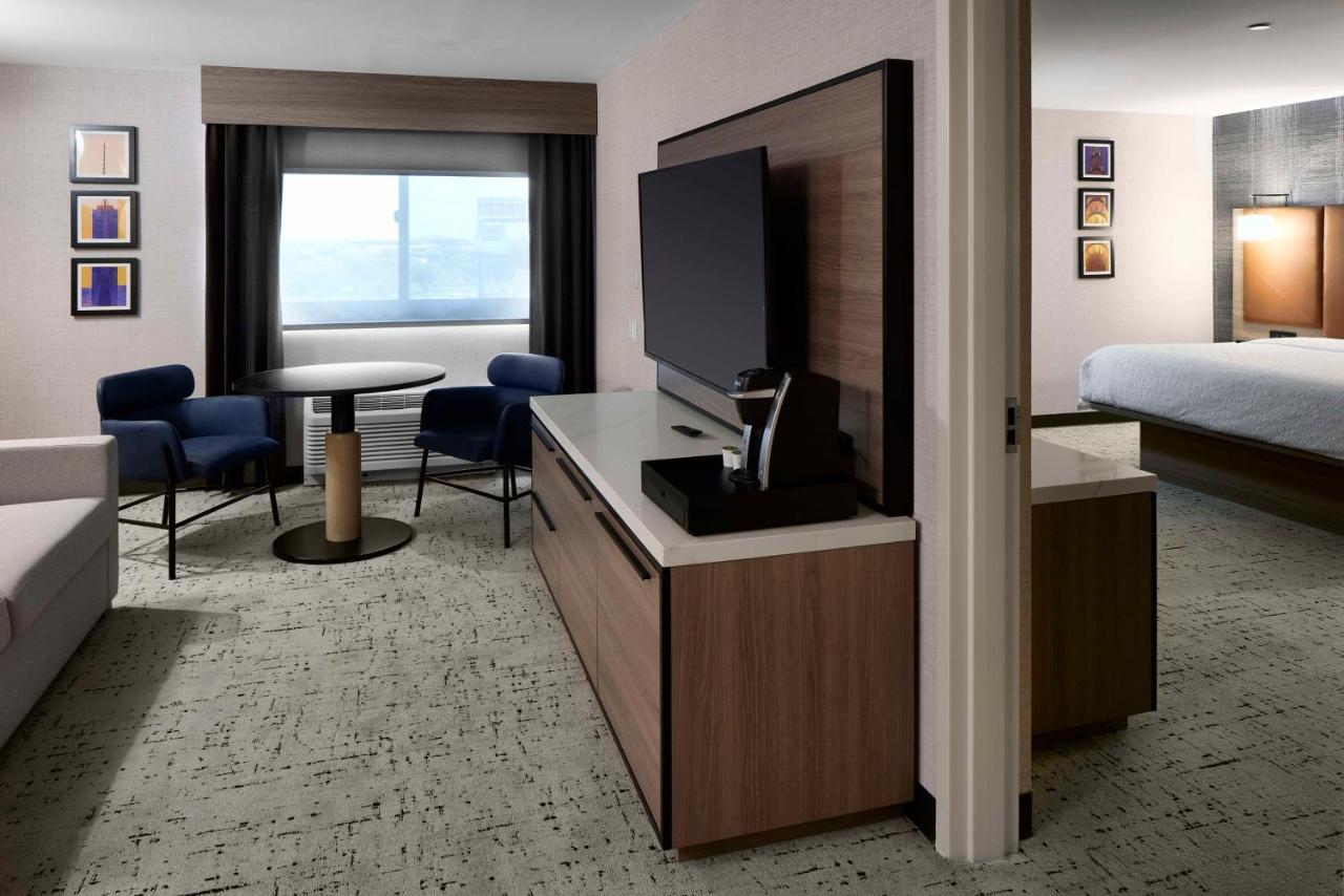 Hampton Inn Newark Airport Екстер'єр фото