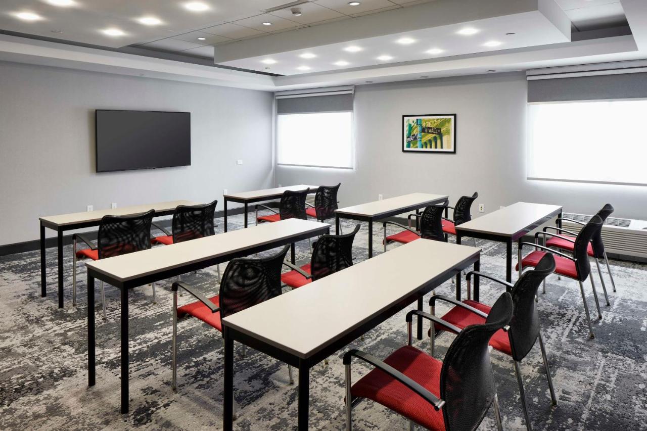 Hampton Inn Newark Airport Екстер'єр фото