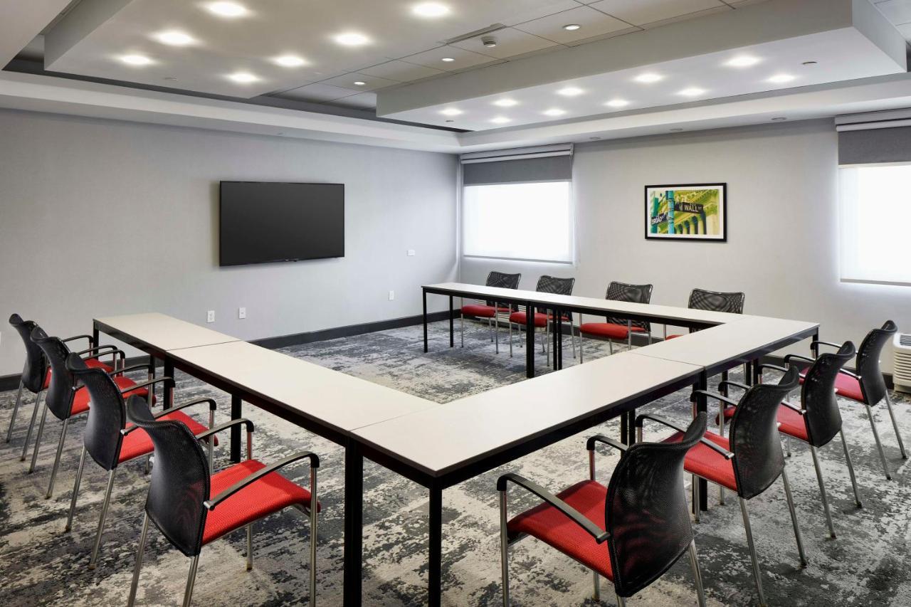 Hampton Inn Newark Airport Екстер'єр фото