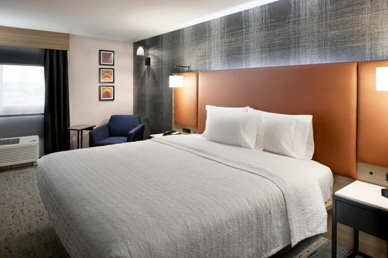 Hampton Inn Newark Airport Екстер'єр фото