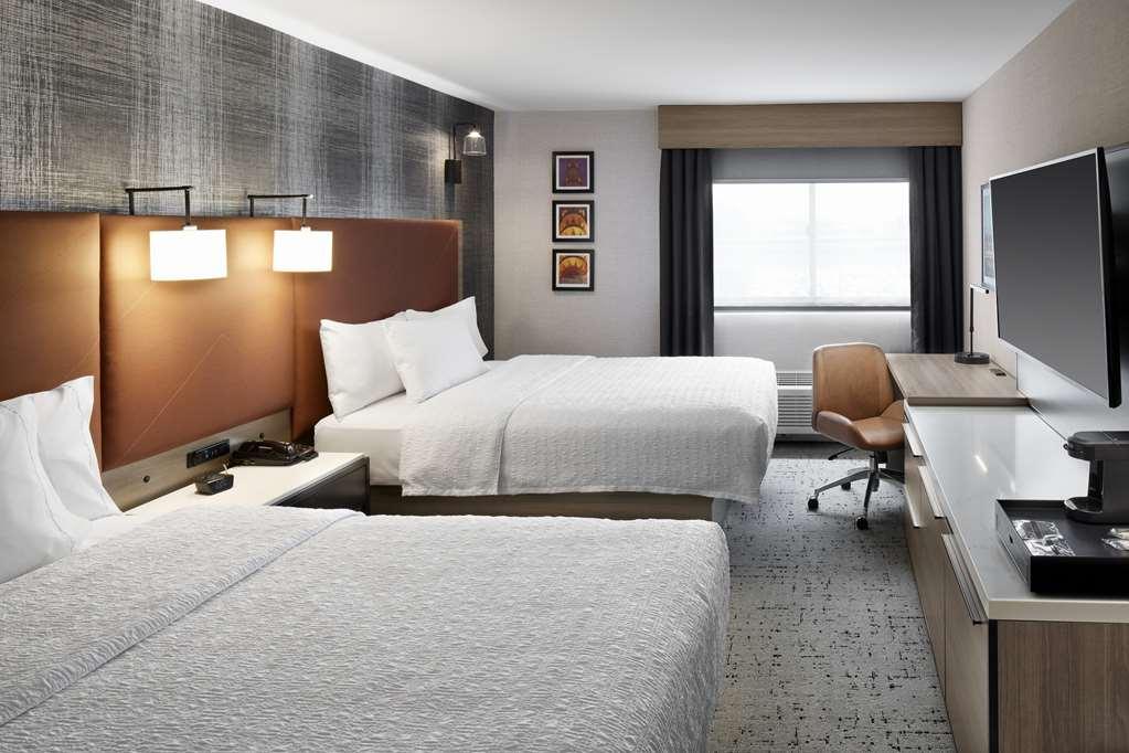 Hampton Inn Newark Airport Номер фото