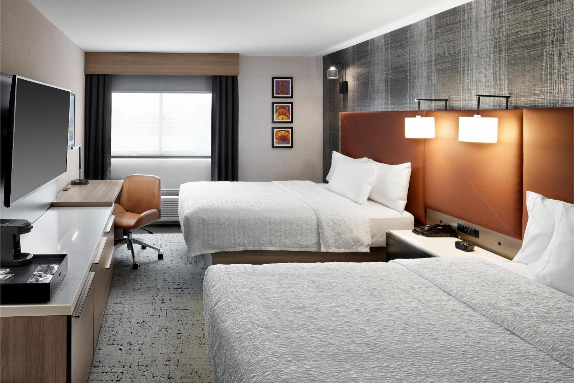 Hampton Inn Newark Airport Екстер'єр фото