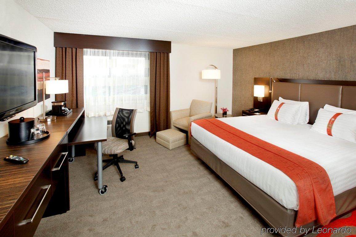 Hampton Inn Newark Airport Номер фото