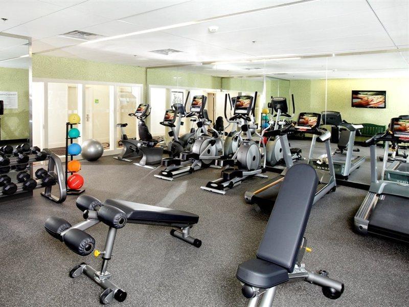 Hampton Inn Newark Airport Екстер'єр фото