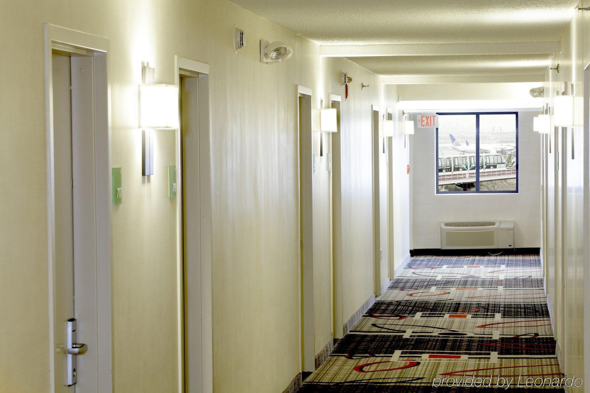 Hampton Inn Newark Airport Екстер'єр фото