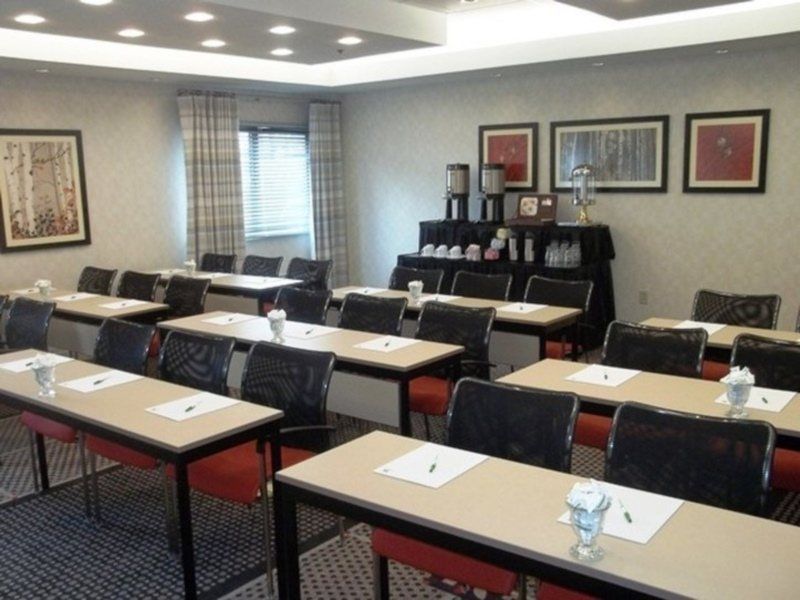 Hampton Inn Newark Airport Екстер'єр фото