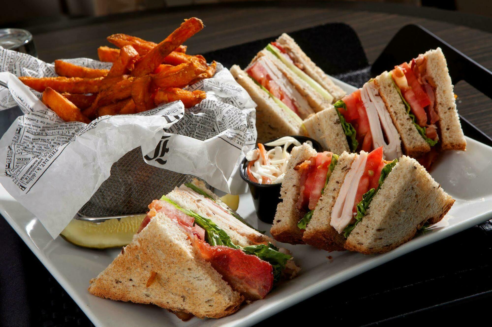 Hampton Inn Newark Airport Екстер'єр фото