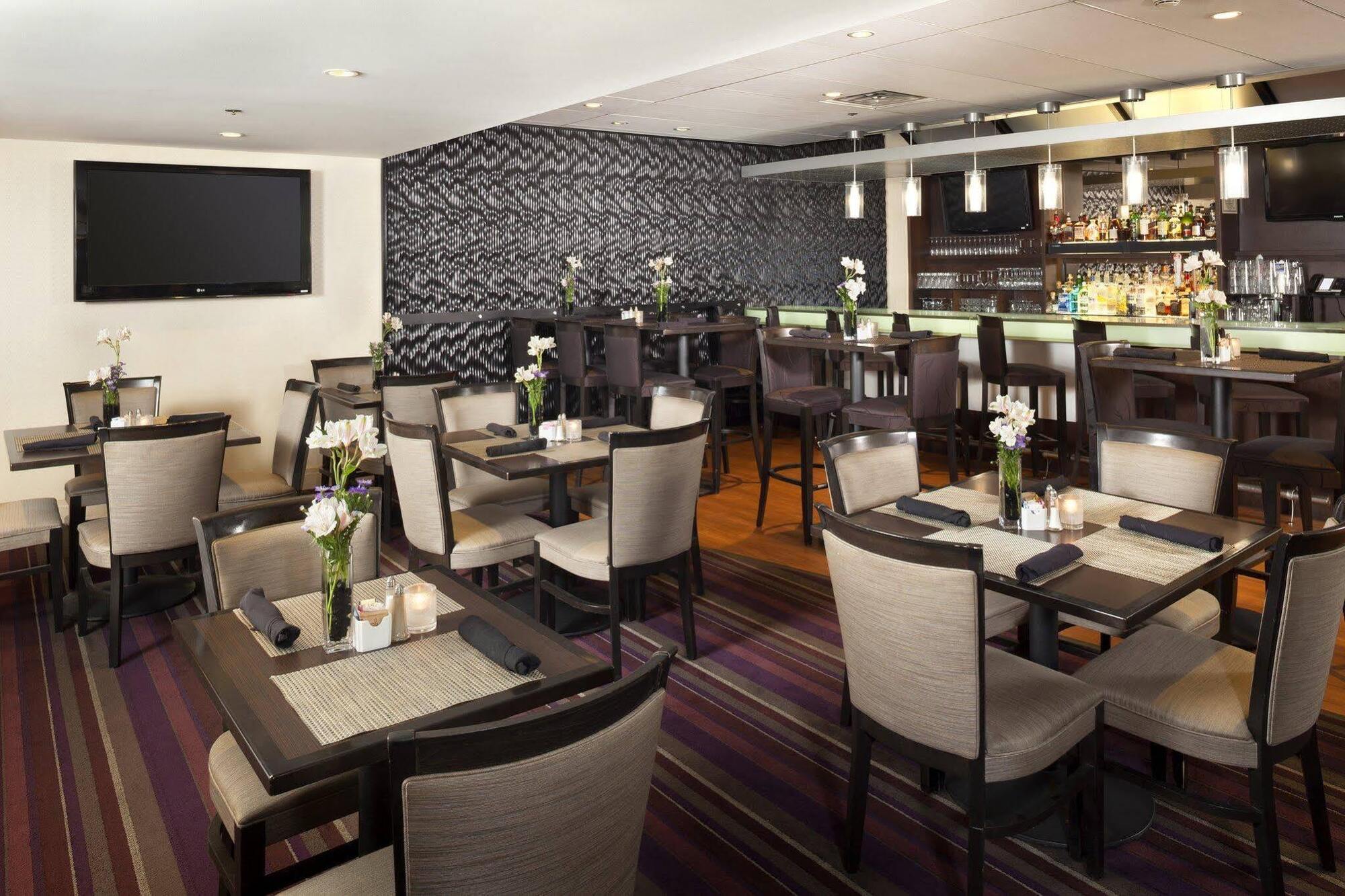 Hampton Inn Newark Airport Екстер'єр фото