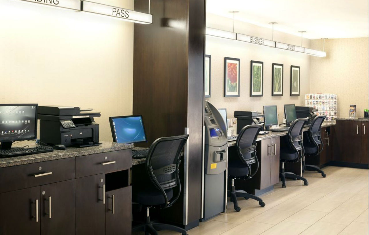 Hampton Inn Newark Airport Екстер'єр фото